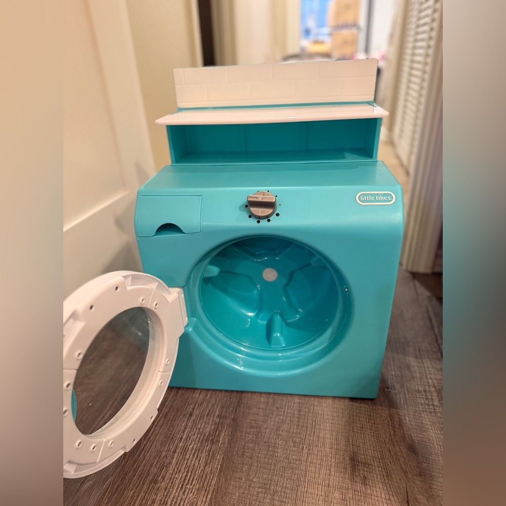 Little Tikes Pretend Play Washing Machine / Laundry Set – Teal & White - Picture 5 of 9